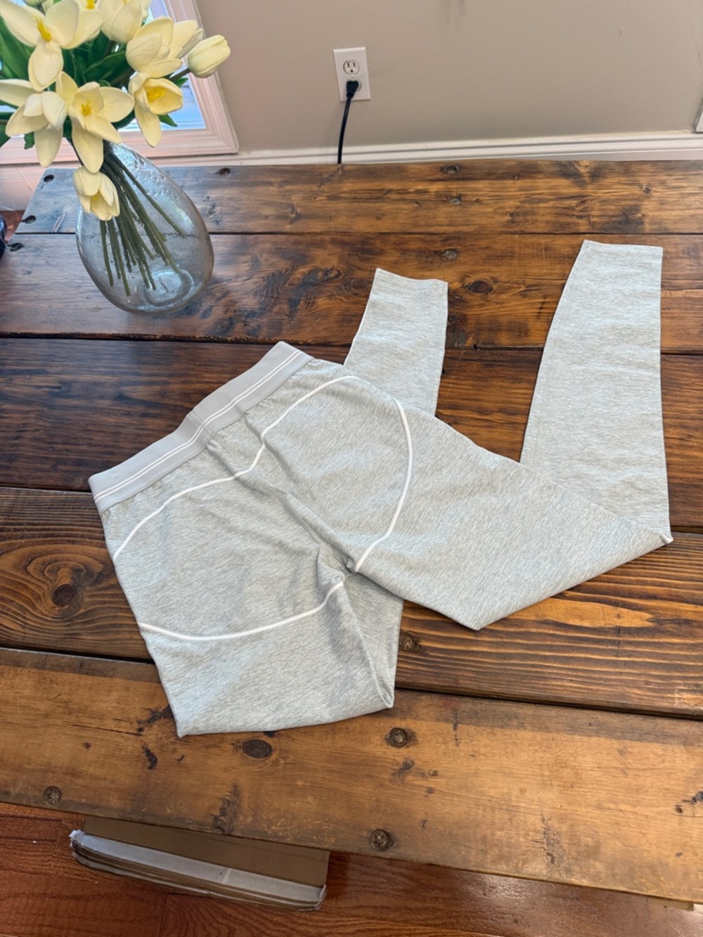 Alo Yoga Alosoft High-Waist Heart Throb Lt Gray Heather Leggings. S. Like new! - Picture 6 of 8